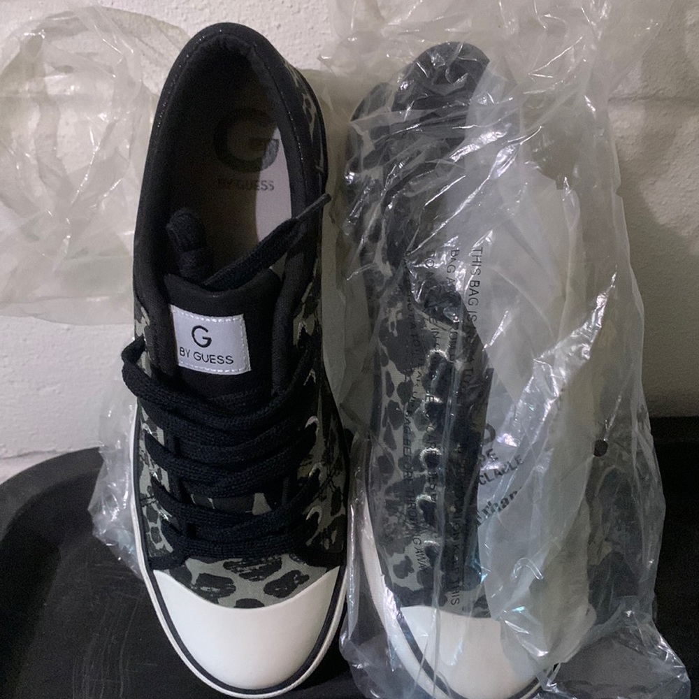 Black leopard guess sneakers